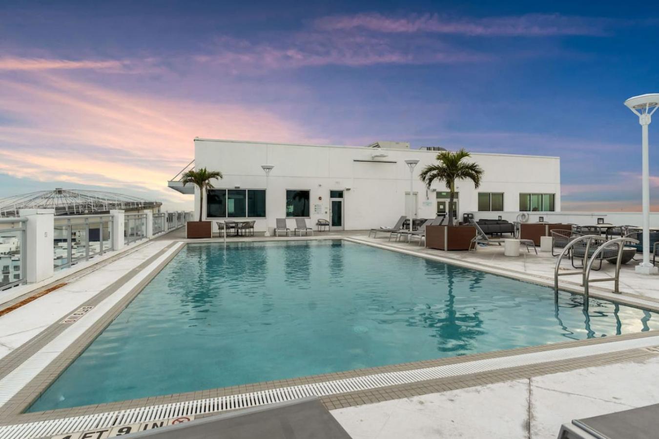 Modern 2 Bed Getaway Steps From Tropicana Field St. Petersburg Exterior foto