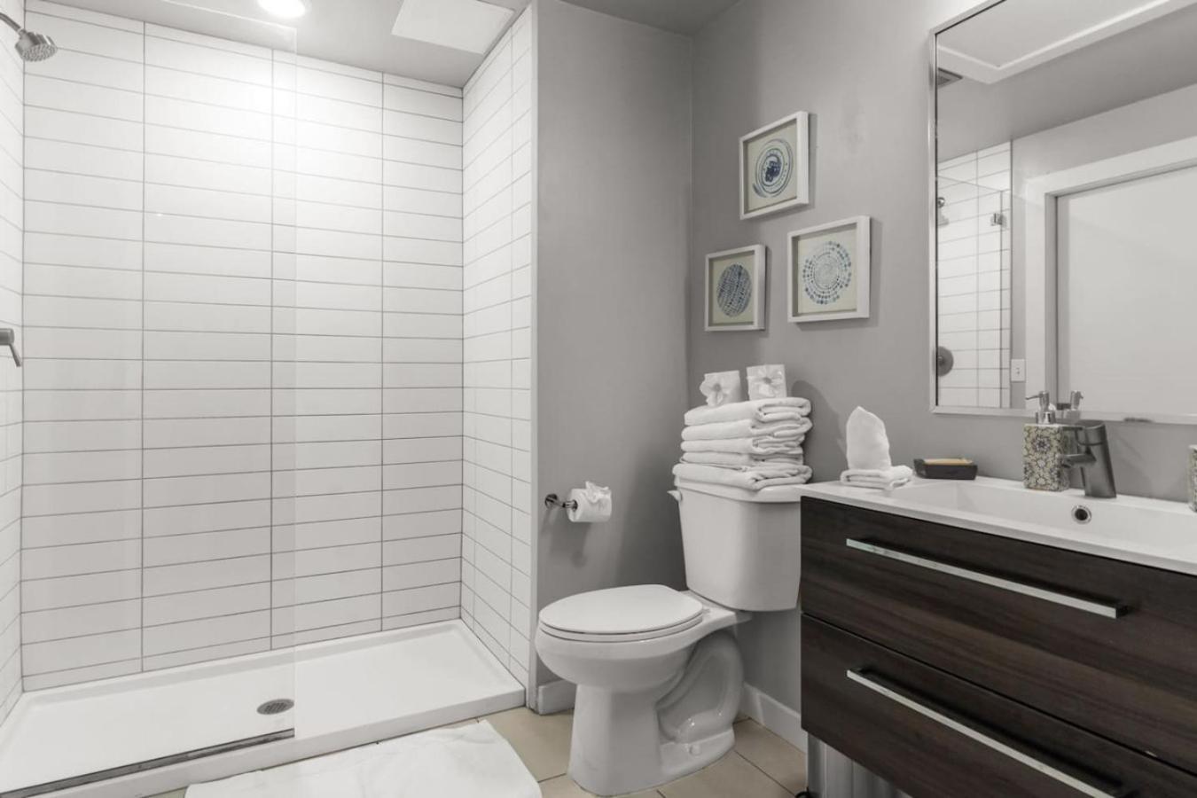 Modern 2 Bed Getaway Steps From Tropicana Field St. Petersburg Exterior foto