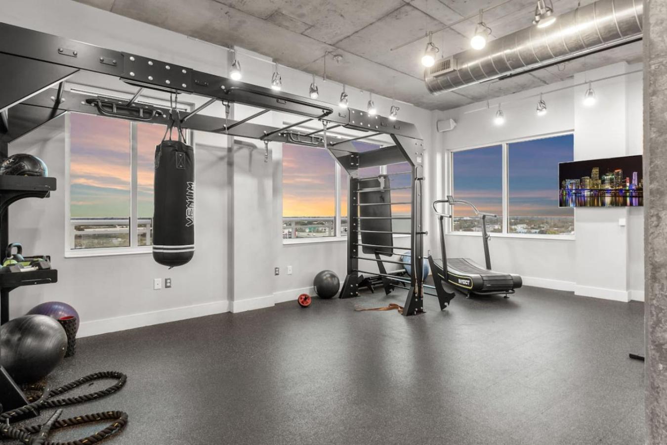 Modern 2 Bed Getaway Steps From Tropicana Field St. Petersburg Exterior foto