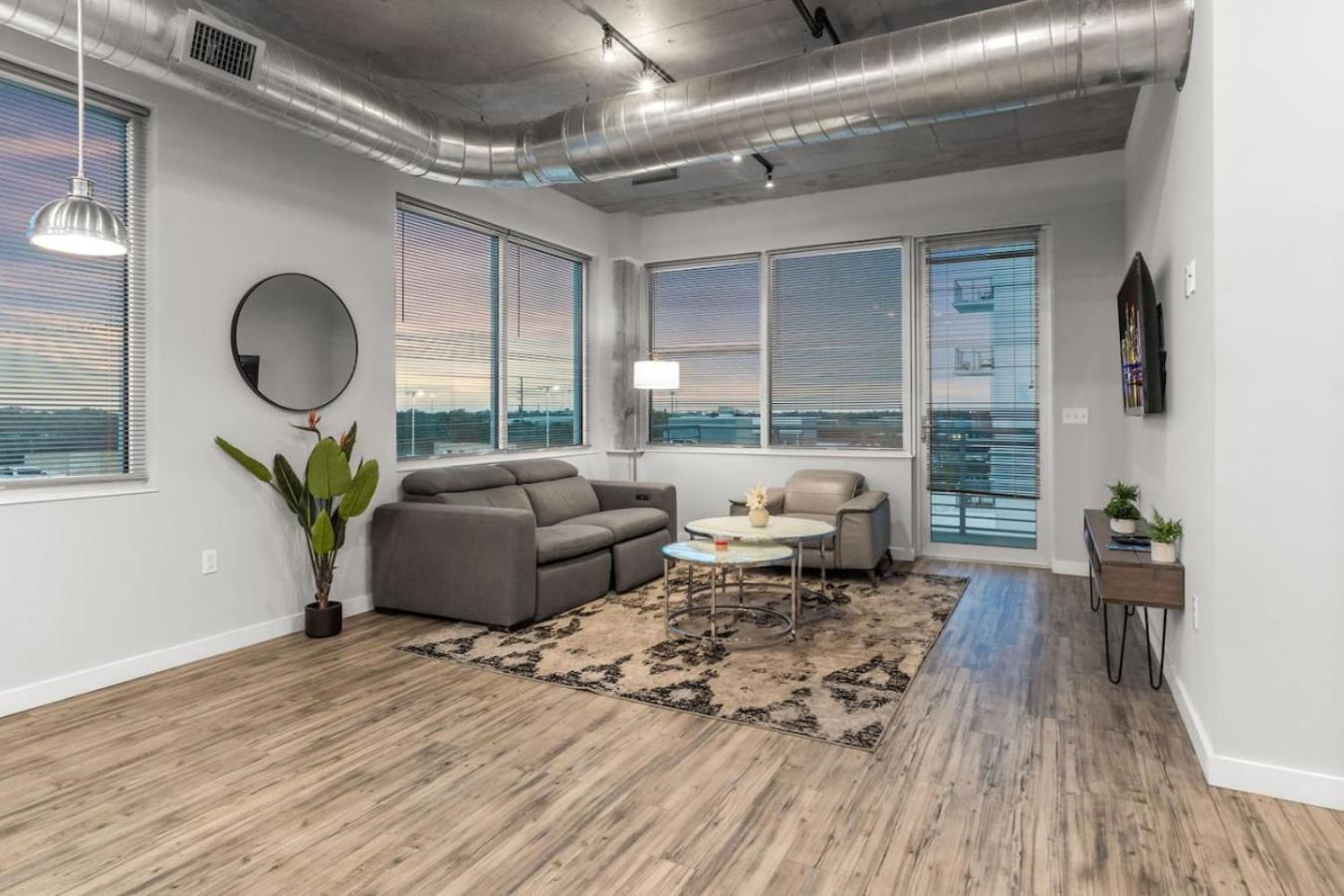 Modern 2 Bed Getaway Steps From Tropicana Field St. Petersburg Exterior foto