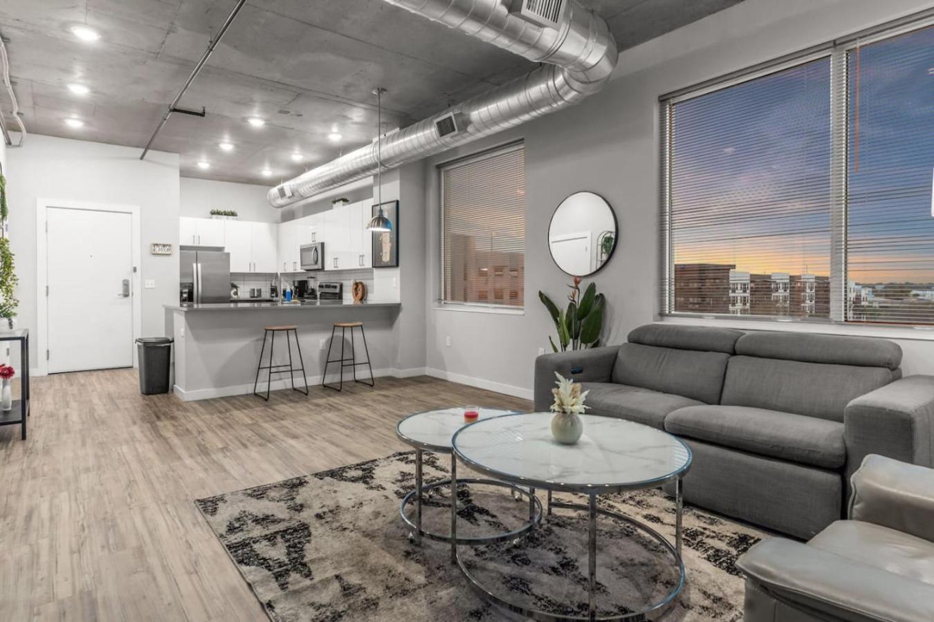 Modern 2 Bed Getaway Steps From Tropicana Field St. Petersburg Exterior foto